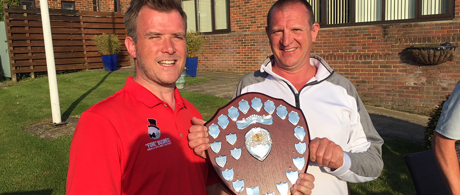 Captain Keith D'Arcy Ryan presenting the Spring Sheild to 2018 Champion Paul 'Harry' Foster